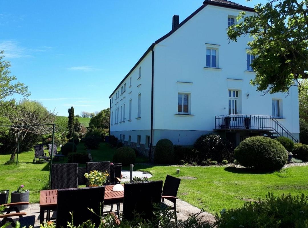 Altes Bauernhaus Im Gruenen Steffenshagen Exterior photo